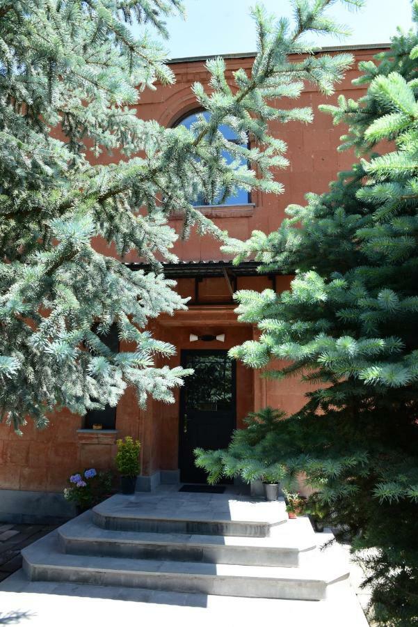 Red House Hatis Katnakhpyur Exterior photo